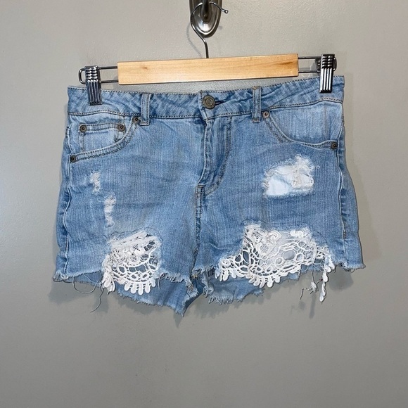 Aeropostale Crochet accent denim shorts - Picture 1 of 6